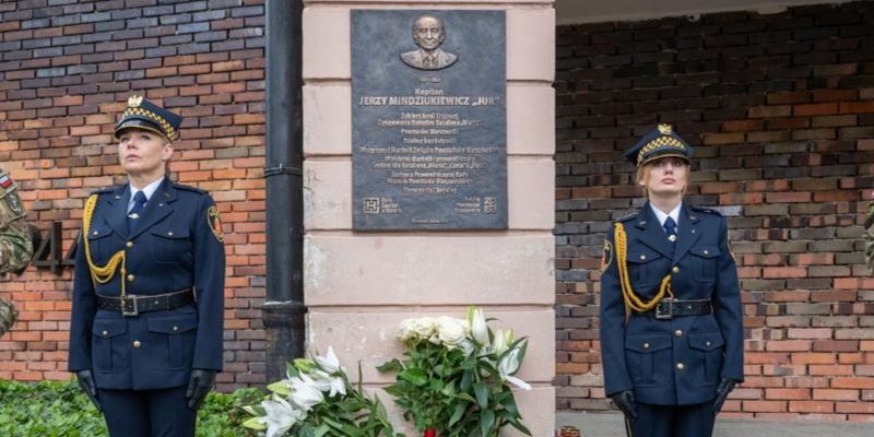 Warszawa upamiętniła Jerzego Mindziukiewicza „Jura”. Odsłonięto tablicę pamiątkową