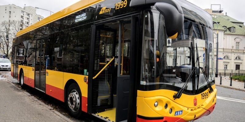 W maju na trasy kolejnych linii wyjadą autobusy napędzane energią elektryczną. Wszystko dzięki uruchomieniu nowych ładowarek.