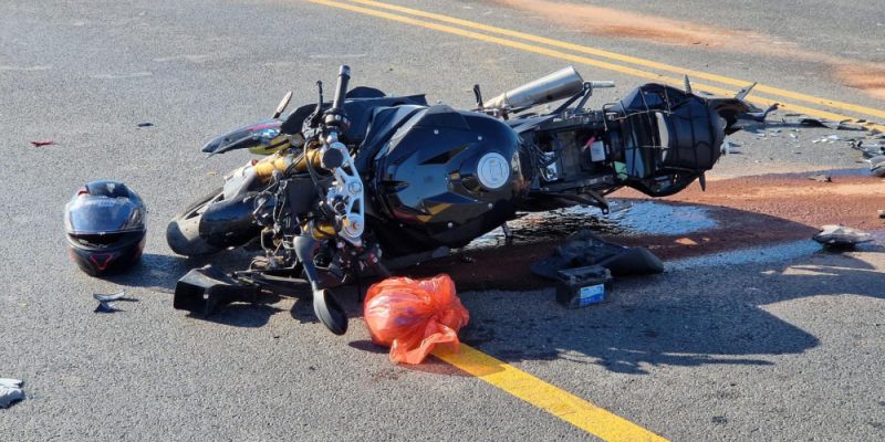 Poważny wypadek na ulicy Modlińskiej: motocyklista zderzył się z koparką i trafił do szpitala