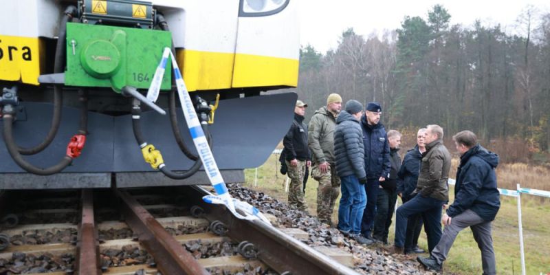 Premier potwierdza:  Na trasie Warszawa-Lublin (wieś Mika) doszło do aktu dywersji