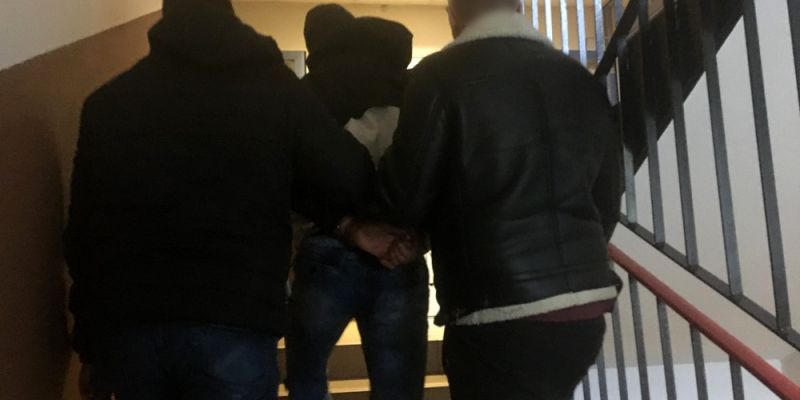 22-latek z Bielan zatrzymany za napad na sklep