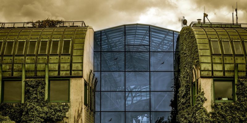 Reklama hotelu zamiast miejsca w akademiku - jak wygląda kryzys mieszkaniowy warszawskich studentów?