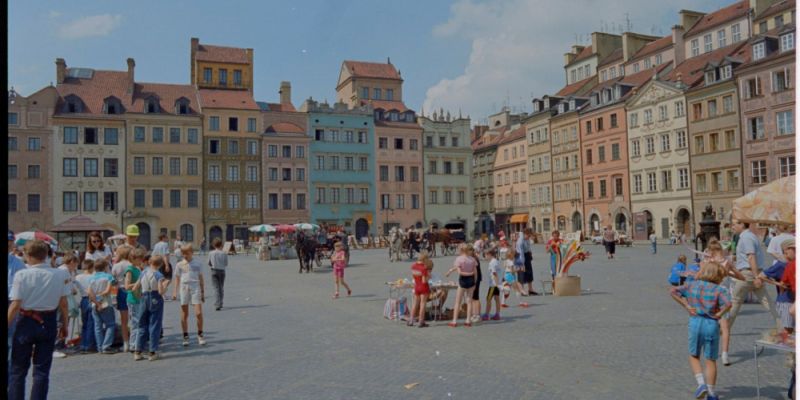 Podziel się zdjęciami Warszawy z lat 90.