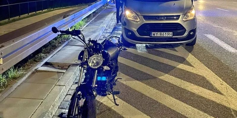 Motocyklista w klapkach i bez kasku zatrzymany na Grochowskiej. Nie miał prawa jazdy