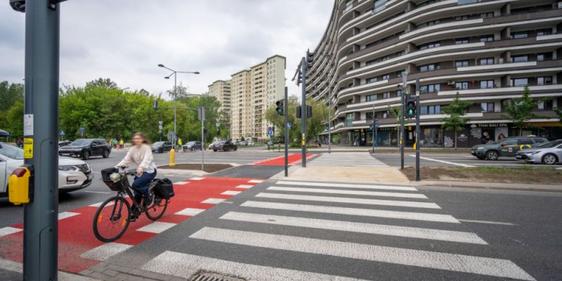 Nowe przejście i przejazd rowerowy na skrzyżowaniu Alei Wilanowskiej