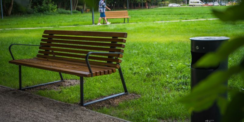 Na Woli przybędzie miejsc do odpoczynku. Ławki na Skwerze Sybiraków jeszcze w tym roku
