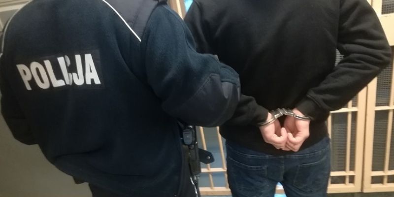 Policjanci zatrzymali trzech mężczyzn podejrzanych o kradzież z włamaniem do hurtowni