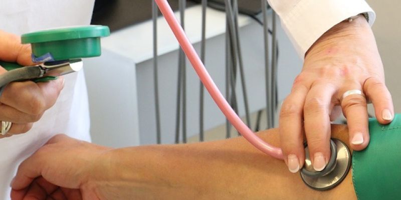 Gdzie szukać pomocy medycznej w nocy i święta? NFZ podpowiada, gdzie będzie świadczona pomoc