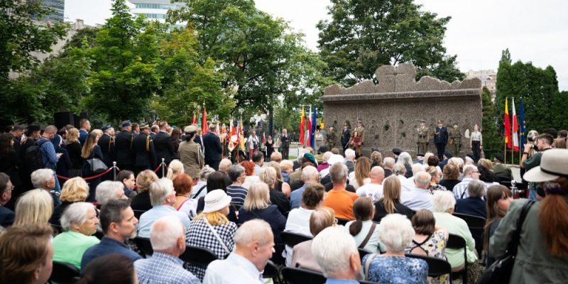 Warszawa pamięta o ofiarach Rzezi Woli. Wzruszająca uroczystość na skwerze Pamięci