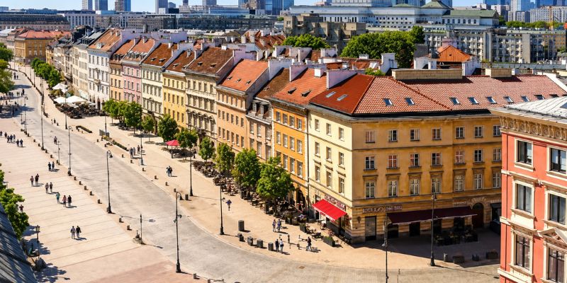 Warszawa przedłuża wakacyjny deptak na Krakowskim Przedmieściu