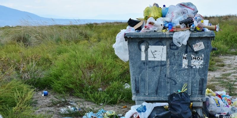 Śmieci na Mazowszu coraz więcej, a ich segregacja kuleje