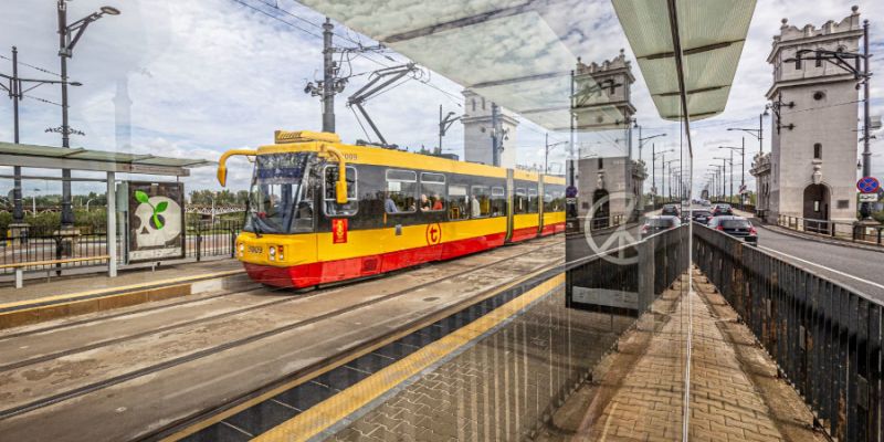 Tramwaje wracają na Aleję Niepodległości, a pasażerowie odzyskują wyremontowane przystanki na Moście Poniatowskiego
