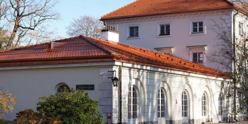 Oficyna Pałacu Natolińskiego odzyskała historyczny dach