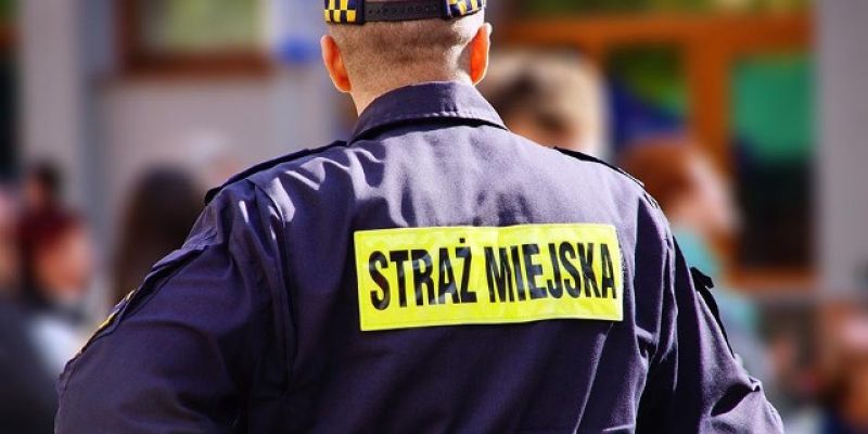Strażnicy wpadli w środek awantury i uratowali kobietę z padaczką