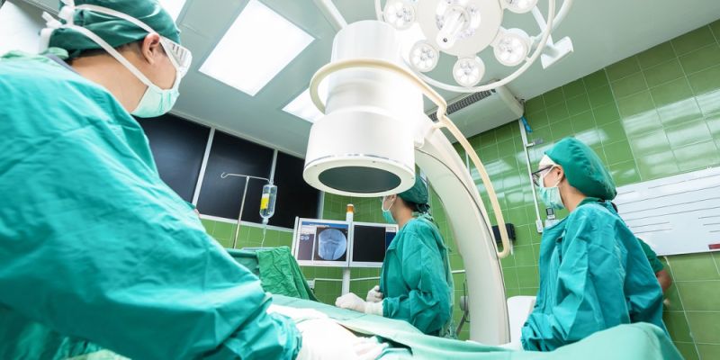 Kobieta myślała, że jest w ciąży. Lekarze usunęli 6,5-kilogramowego guza jajnika.