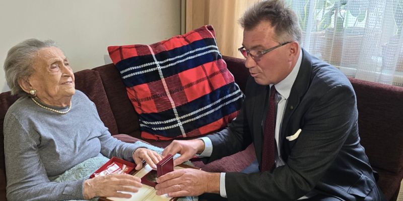 Poświęcenie i odwaga – 104-letnia pielęgniarka Powstania Warszawskiego doceniona