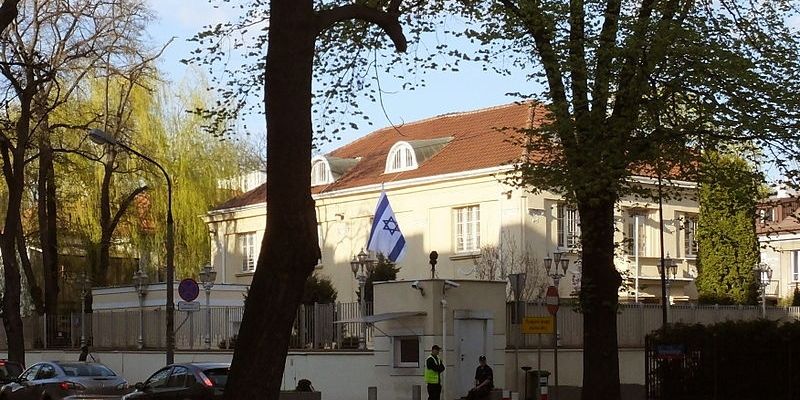 Ambasada Izraela zawiesiła działalność