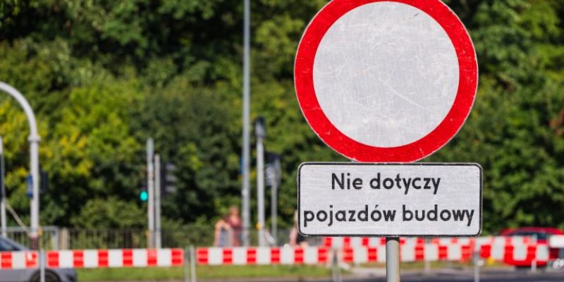 Na Dewajtis pojawią się progi zwalniające. Ulica zostanie czasowo zamknięta