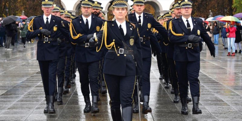 Przyjdź i zobacz uroczystą zmianę warty przed Grobem Nieznanego Żołnierza z udziałem Straży Miejskiej