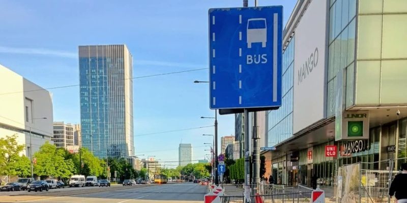 Zamknięty pas na ul. Marszałkowskiej, drogowcy rozpoczęli prace