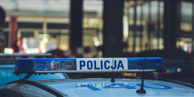„Krwawy piątek” w Warszawie. Sześciu nieletnich zatrzymanych. Policja patroluje okolice szkół