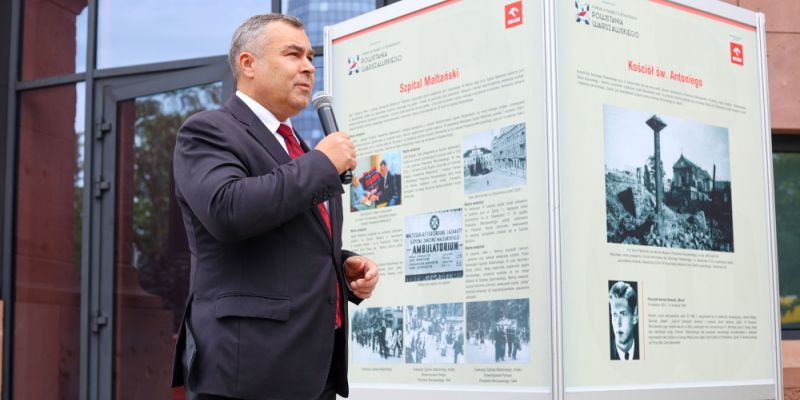 Stare Miasto w ogniu – plenerowa wystawa Fundacji Pamięci o Bohaterach Powstania Warszawskiego