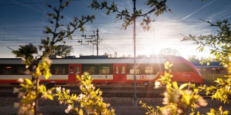 Ruszyła produkcja 21 nowoczesnych pociągów dla warszawskiej Szybkiej Kolei Miejskiej