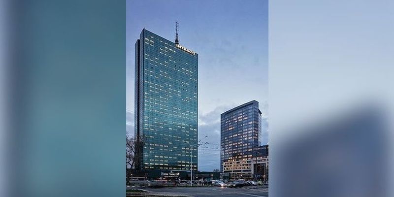 Ruszyła rozbiórka wieżowca Intraco. Kultowy budynek znika z panoramy Warszawy