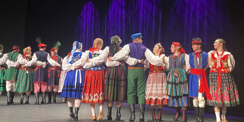 ,,Nie chcemy tylko brać, chcemy też dawać’’ - uroczystość 40-lecia działalności Integracyjnego Zespołu Pieśni i Tańca „Mazowiacy”