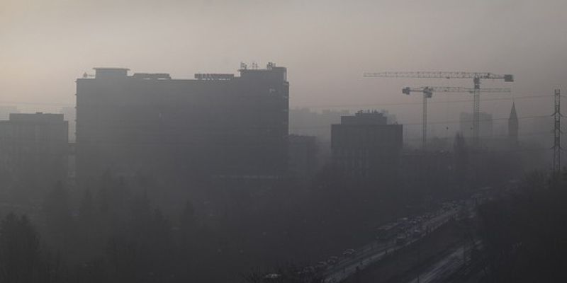 Uwaga na złą jakość powietrza. Alert smogowy w Warszawie i na Mazowszu