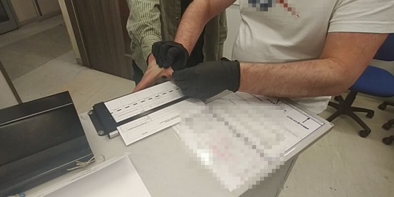 Uszkodził szyby w siedzibie dzielnicowych na Pradze-Północ