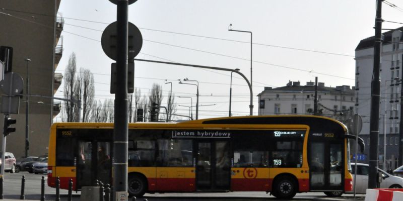 Śródmieście Warszawy sparaliżowane zgromadzeniami. Szykują się zamknięcia ulic i objazdy autobusów