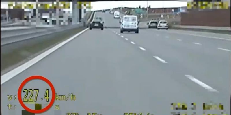 Pirat drogowy zatrzymany na S7. Pędził Porsche 227 km/h