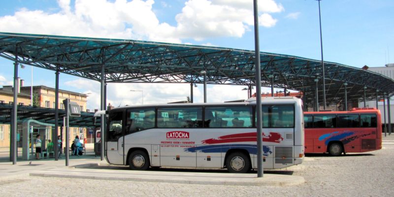 Na bilecie kolejowy pojedziemy też autobusem