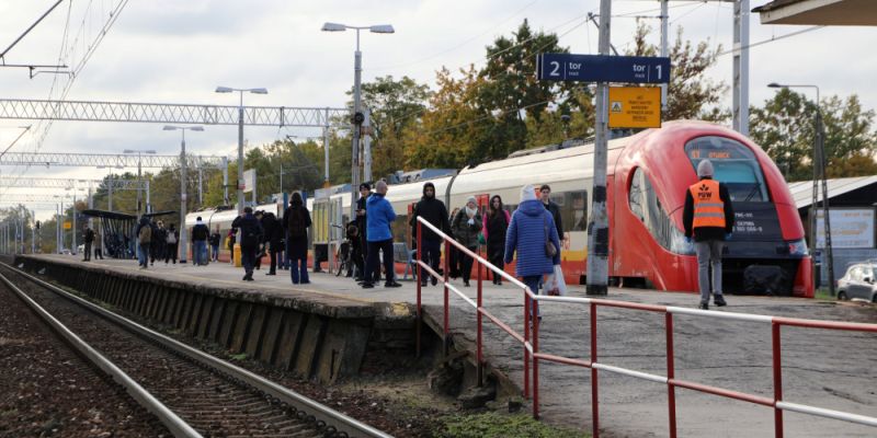 Rewolucja na linii otwockiej: podpisano umowę na budowę czterech torów do Otwocka