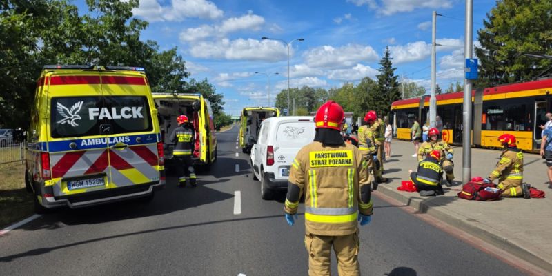 Kierowca Toyoty wjechał w pieszych na pasach – cztery osoby ranne