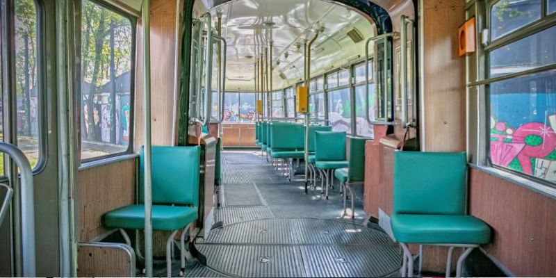 Zabytkowe tramwaje z Krakowa i Poznania pojawią się w Warszawie. Wakacyjna atrakcja na stołecznych torach