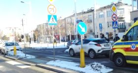 Taksówkarz stracił przytomność w trakcie kursu. Interwencja na placu Szembeka