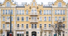 Neogotycka kamienica przy ul. Targowej 62 odzyskuje dawny blask