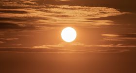 Upały uderzają w Warszawę. Jak przygotować się na wysokie temperatury?