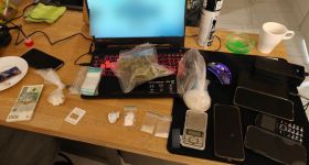 Oszukali 76-latkę metodą „na policjanta”. Wpadli z narkotykami wartymi dziesiątki tysięcy złotych