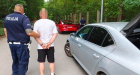 Mężczyzna wyprzedzał radiowóz na skrzyżowaniu, w mieszkaniu ukrywał narkotyki