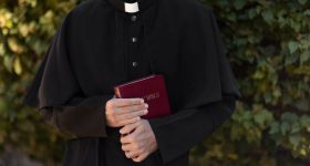 Ksiądz zatrzymany m.in. za rozpowszechnianie mefedronu zawieszony w czynnościach duszpasterskich