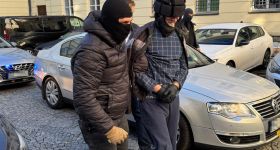 Policja zatrzymała podejrzanego o próbę podpalenia siedziby PO. Sprawę na platformie X skomentował Premier