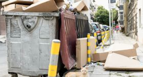 Big bagi zalewają Żoliborz. Urząd apeluje do mieszkańców: gruz to nie zwykłe śmieci