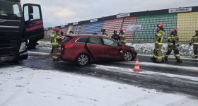 Strażacy apelują o zachowanie ostrożności na drogach