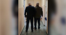 Rajd autem po zamarzniętym Jeziorze Zegrzyńskim. 68-latek z zarzutami za zniszczenie pomostu WOPR