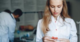 Ostra białaczka szpikowa pod okiem naukowców. Badania mogą pomóc w leczeniu choroby