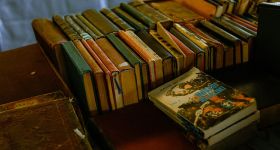 Sąsiedzka zbiórka książek i płyt na Pradze-Północ. Daj drugie życie przedmiotom i wesprzyj fundacje charytatywne