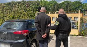 Dramatyczna interwencja policji w Turowie – 80-latka uratowana z płonącego budynku